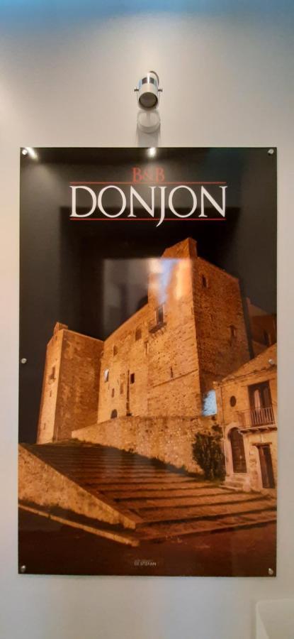 Donjon Suite Centro Storico Castelbuono  Luaran gambar