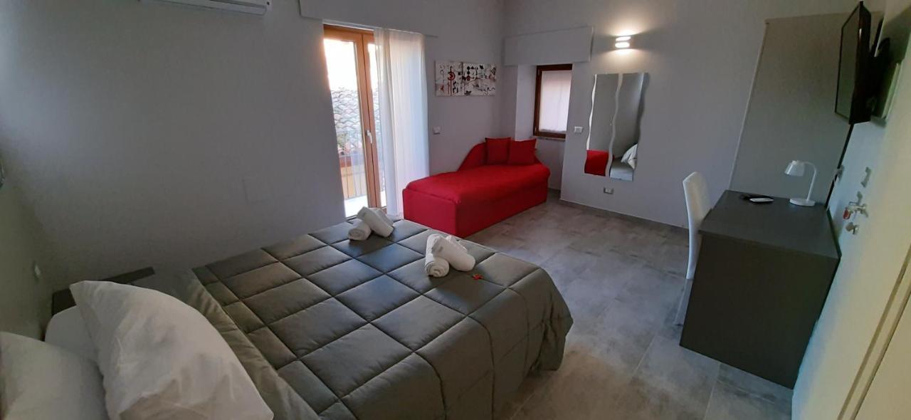 Donjon Suite Centro Storico Castelbuono  Luaran gambar