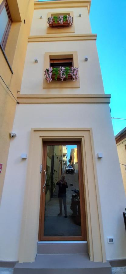 Donjon Suite Centro Storico Castelbuono  Luaran gambar