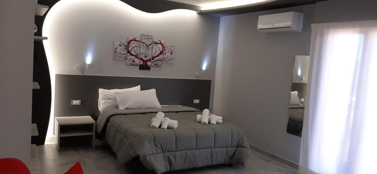 Donjon Suite Centro Storico Castelbuono  Luaran gambar